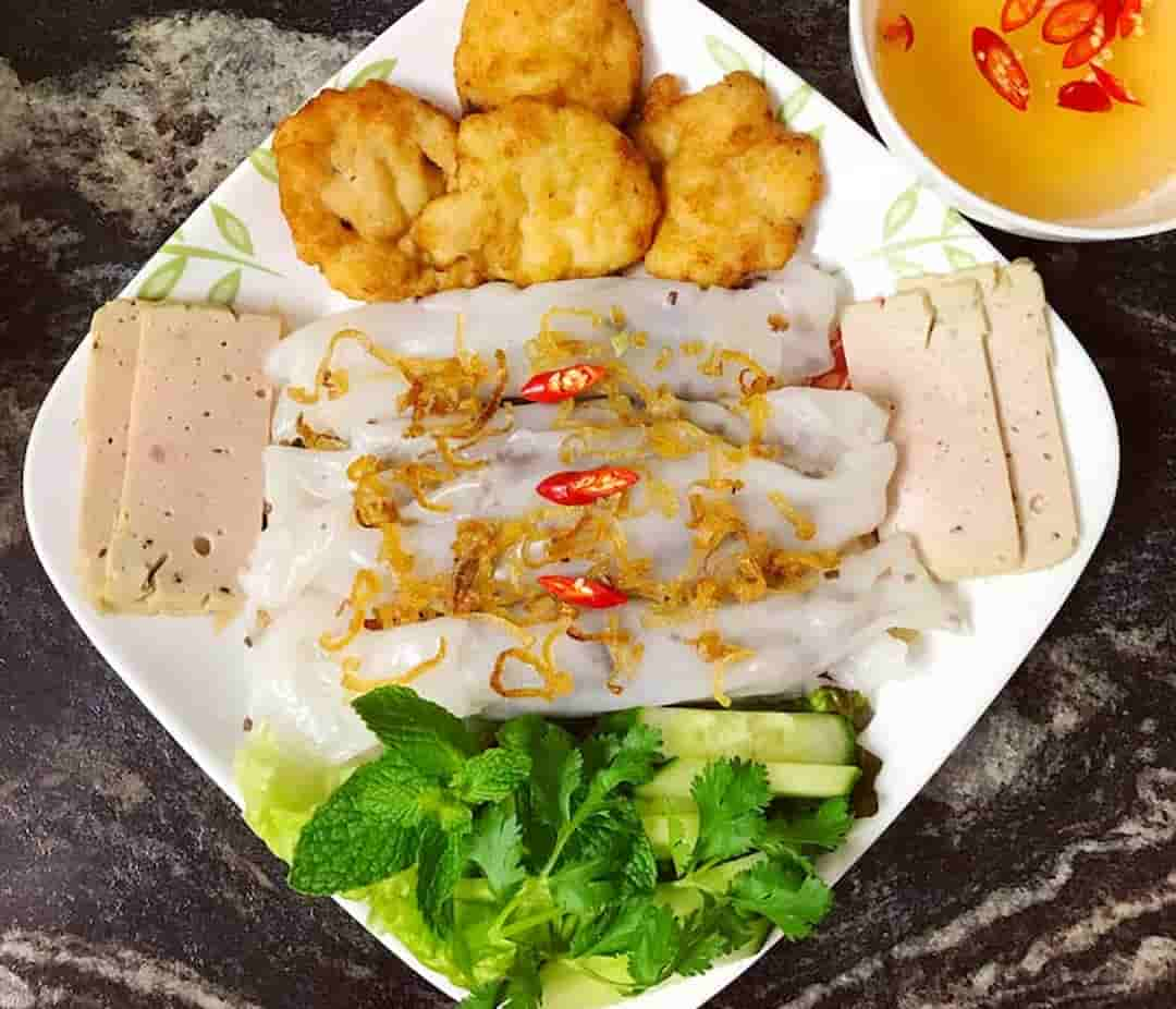 Bánh cuốn là món ăn dân dã và có mặt ở nhiều nơi tại Việt Nam