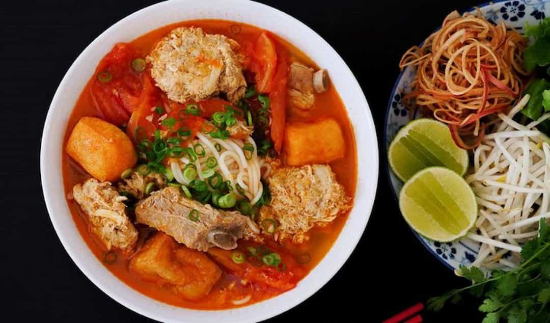 Top 13 quán bún riêu ngon Hà Nội, đa dạng topping