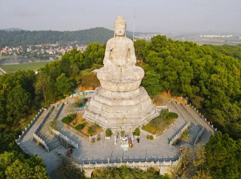 Tượng Phật A Di Đà bằng đá, bảo vật vô giá